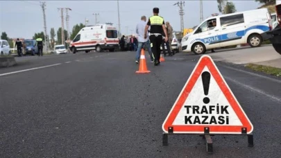 Şanlıurfa'da Feci Kaza: Direksiyon Hakimiyetini Kaybeden Sürücü İki Canı Tehlikeye Attı!