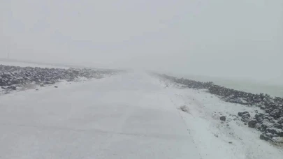 Şanlıurfa’da Yıllar Sonra Beyaz Örtü: Kar Kalınlığı 5 Santimetreyi Aştı!