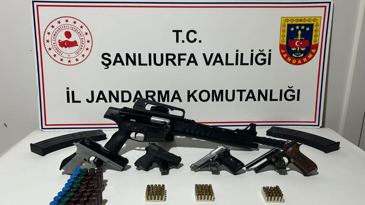 Şanlıurfa’da Silah ve Uyuşturucu Kaçakçılığına Dev Operasyon: 5 Tabanca, 2 Av Tüfeği ve Uyuşturucu Aparatları Ele Geçirildi