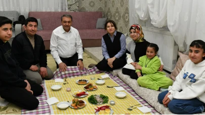 Şanlıurfa Valisi Hasan Şıldak, Ahmet Yesevi Mahallesi’nde Bir Ailenin İftar Sofrasına Konuk Oldu