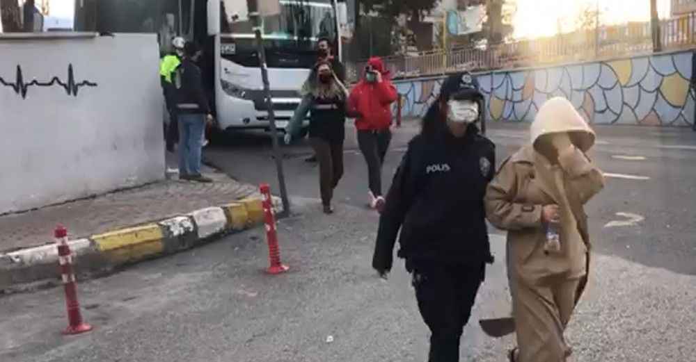 Şanlıurfa'da fuhuştan yakalananlar adliyeye sevk edildi