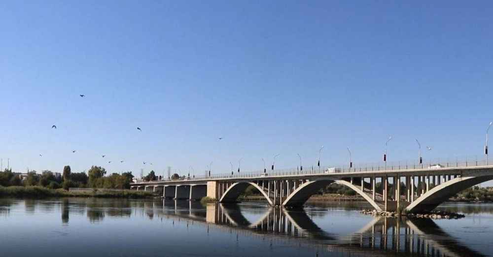 Birecik'te Köprüden atlayarak canına kıymak istedi