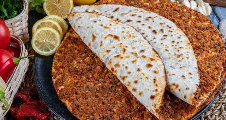 2 TL'ye satılan lahmacun, sosyal medyanın gündemine oturdu: Vallahi çok güzeldi