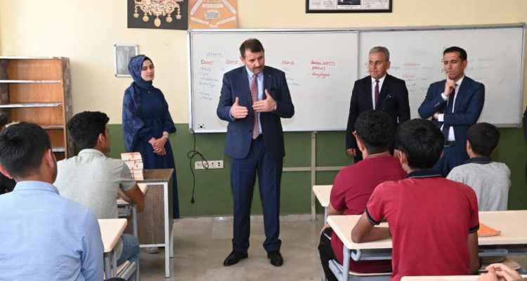Vali Ayhan: Genç potansiyeli akademik anlamda destekleyeceğiz
