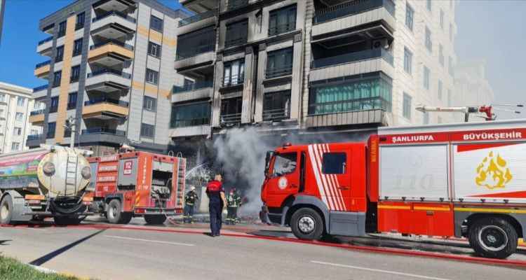 Şanlıurfa'da inşaat malzemeleri satan iş yerinde korkutan yangın