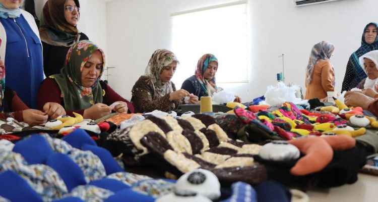 Şanlıurfalı kadınların ürettiği baykuş çantalar Fransa'ya ihraç edildi