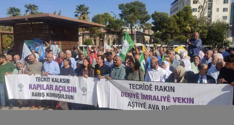 Urfa'da göstericiler polise direnince arbede yaşandı