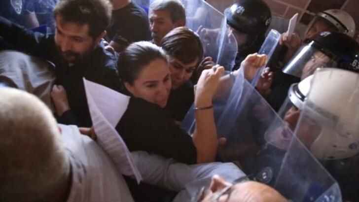 Şanlıurfa’da polis, yasağa rağmen yürümek isteyen gruba izin vermedi