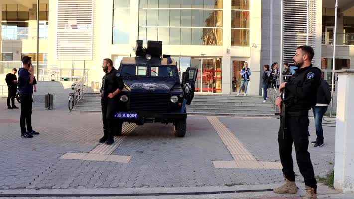 Eşini silahla vurarak öldüren zanlı tutuklandı