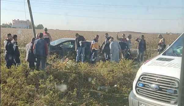 Urfa’da yoldan çıkan araç elektrik direğine çarptı! 3 yaralı