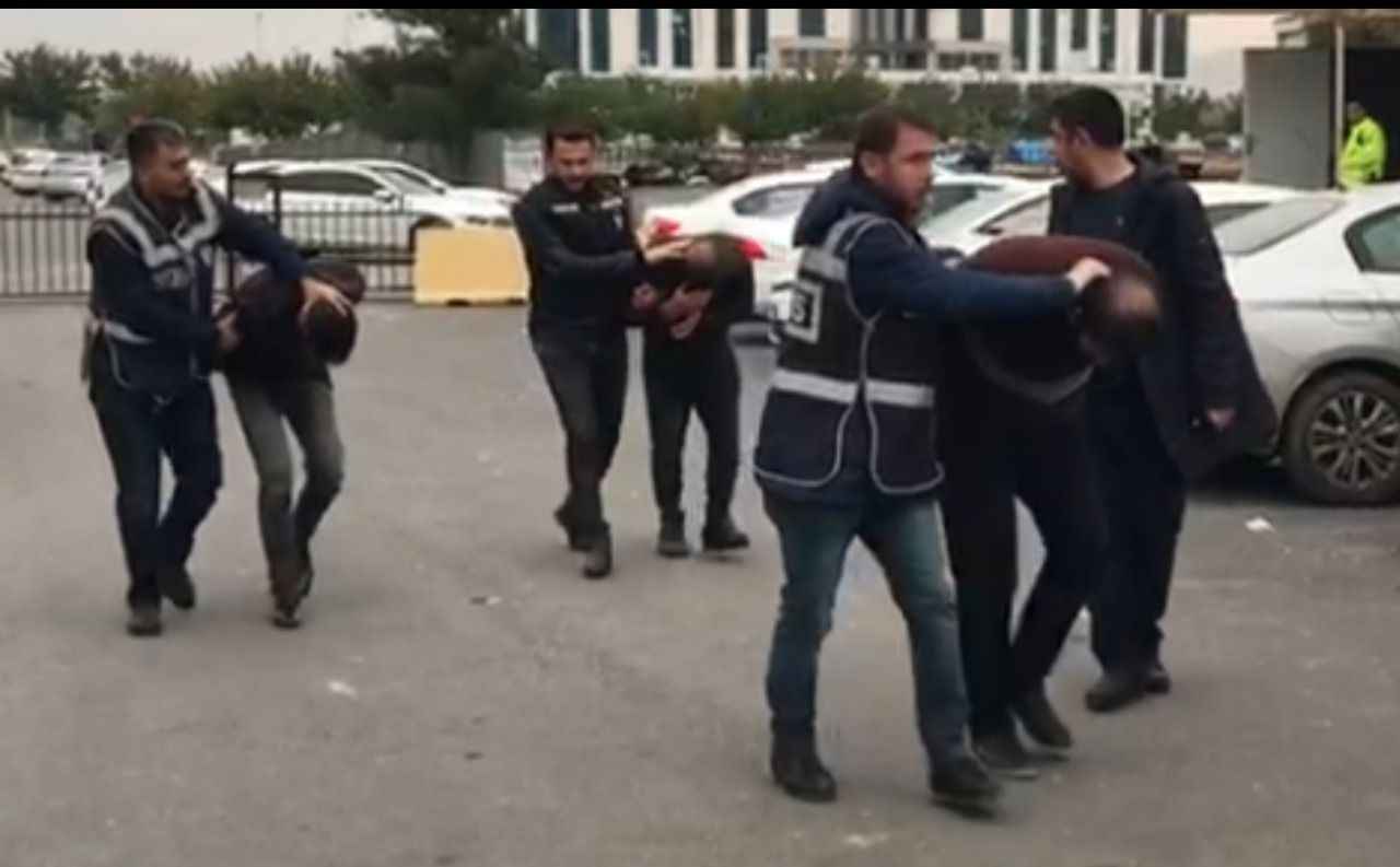 Urfa’da polisleri yaralayan saldırganlar adliyeye sevk edildi