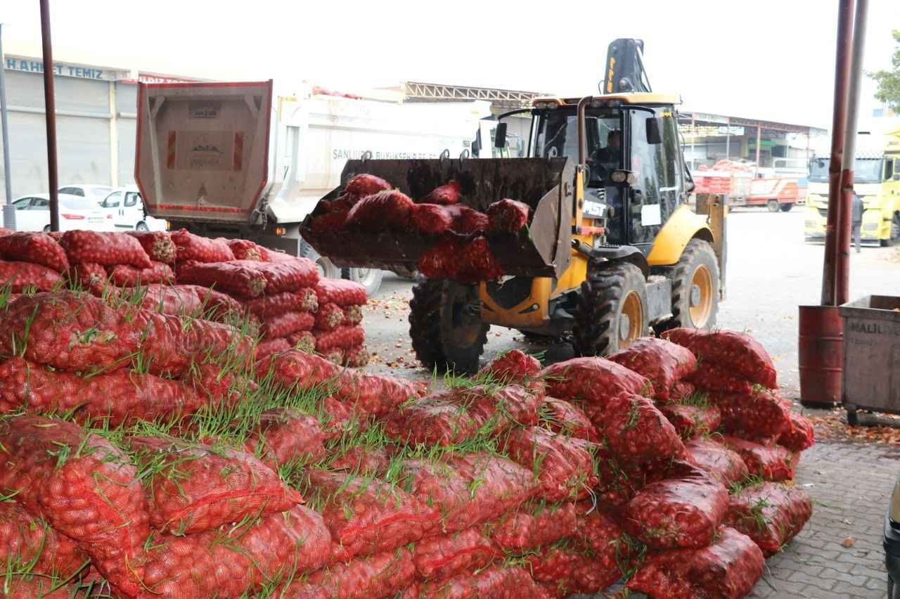 Niğde’den Urfa’ya getirilen tonlarca çürümüş soğan imha edildi