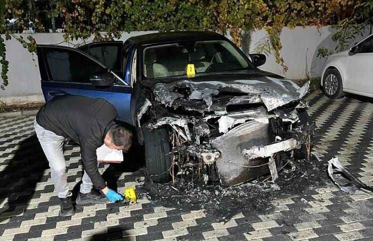 Urfa’da il başkan yardımcısının aracı kundaklandı!