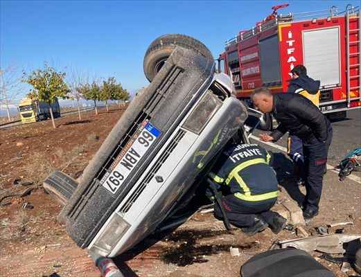 Şanlıurfa'da tır ile otomobilin çarpışması sonucu 1 kişi öldü, 3 kişi yaralandı