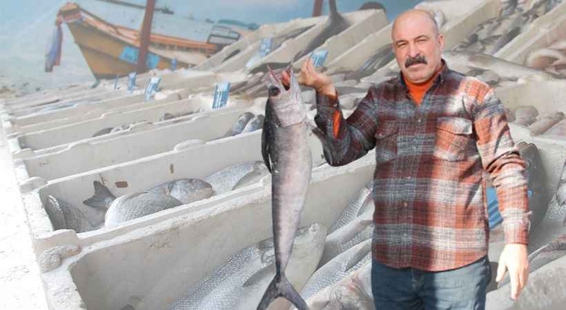 Şanlıurfa'da Tezgahtaki etiketi gören bir daha bakıyor