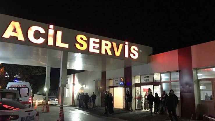 Yolcu otobüsünün devrilmesi sonucu 1 kişi öldü, 15 kişi yaralandı