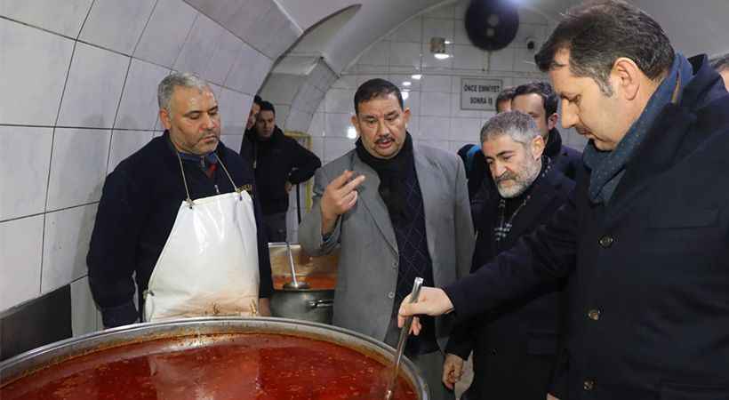 Vali Ayhan bu ayki maaşını bağışladı