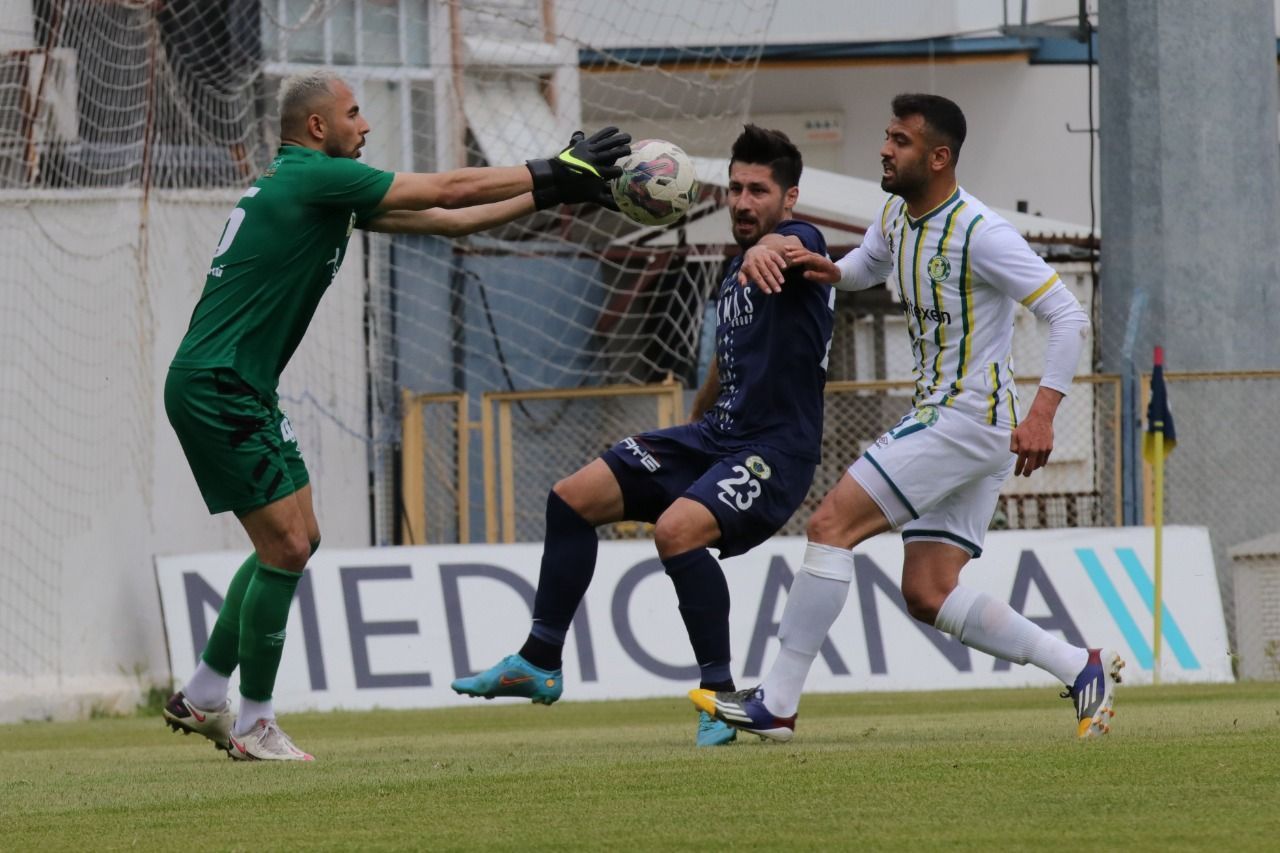 Menemen Futbol Kulübü:1 Şanlıurfaspor: 0 İlk yarı tamamlandı