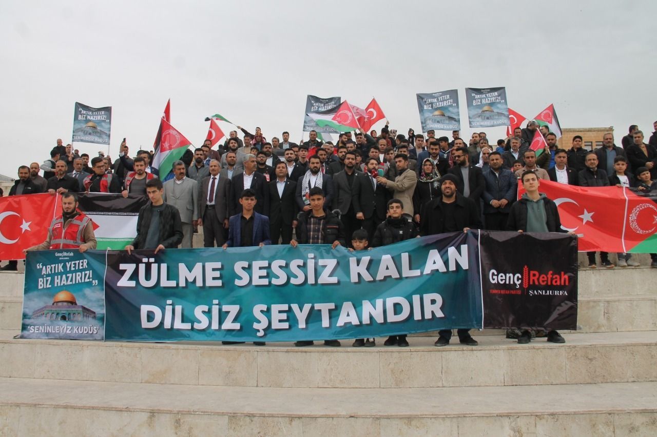 "İlk kıblemiz Mescidi Aksa'ya yapılan menfur saldırıyı şiddetle lanetliyoruz"