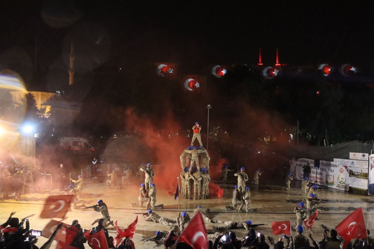 Urfa'da kurtuluş coşkusu! Yağmura aldırış etmediler