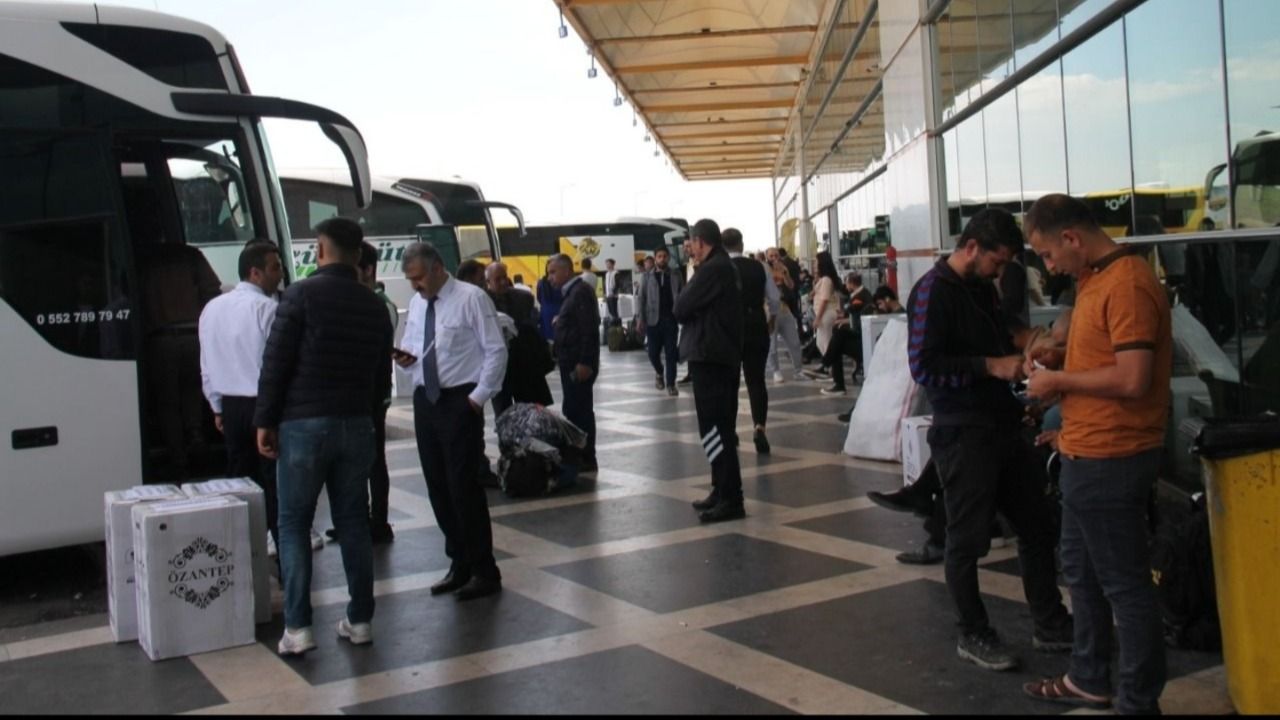 Urfa otogarında tatilciler ve mevsimlik tarım işçileri yoğunluğu!