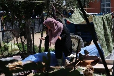 Resmen katliam yaptı: Herkesi kurşuna dizdi! En son kendi başına sıktı