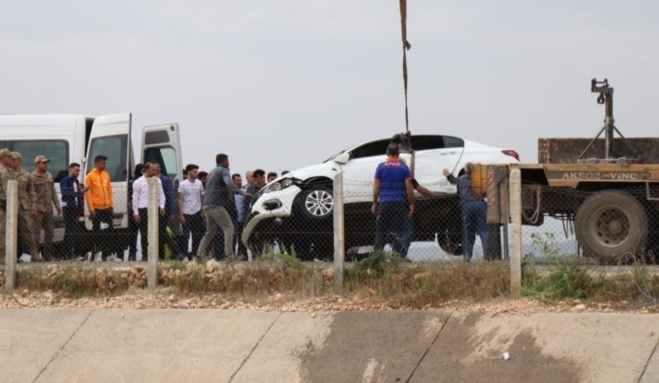 Şanlıurfa'da otomobil sulama kanalına devrildi: 2 ölü, 1 kayıp