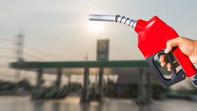 Benzin ve motorin için iyi haber! Petrol fiyatı tahminleri değişti: 7 dolar birden ucuzlayabilir…