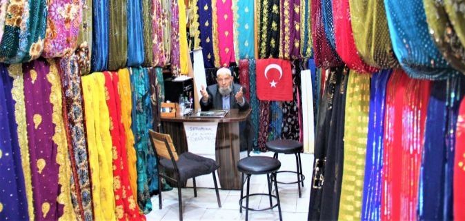 Şanlıurfa'da 85 yaşında çalışma azmiyle gençlere taş çıkartıyor