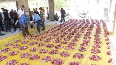 3 asırlık gelenek: 1,5 ton et, her aileye eşit dağıtıldı