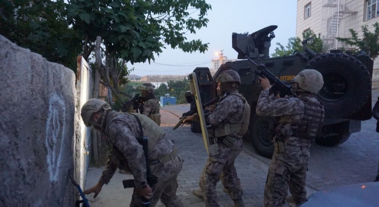 Urfa'da terör örgütlerine yönelik operasyonda 3 gözaltı