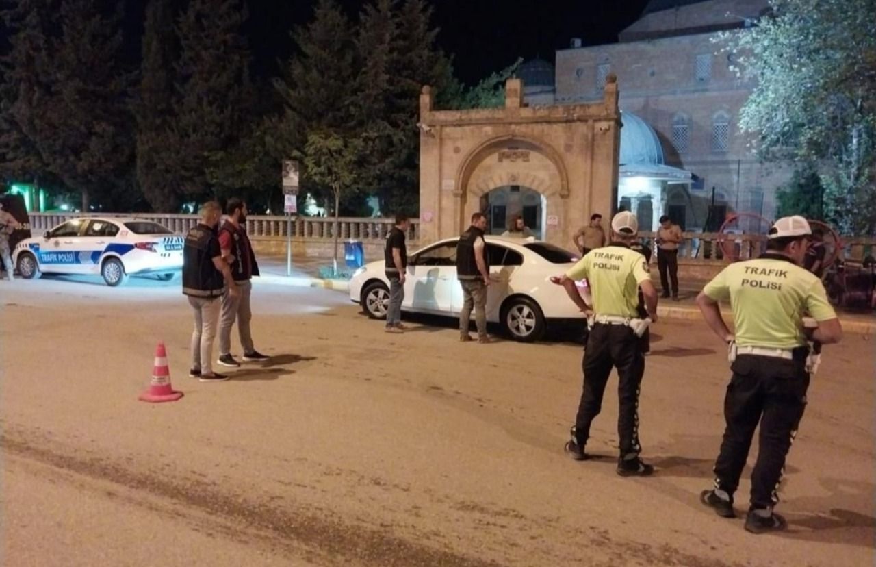 Urfa’da şok uygulama! Polis çok sayıda silah ve uyuşturucu ele geçirdi