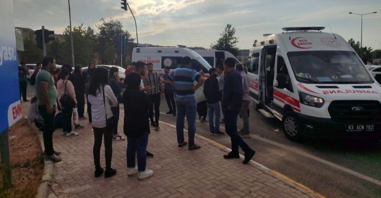 Urfa'da zincirleme kaza! Çok sayıda öğrenci yaralı