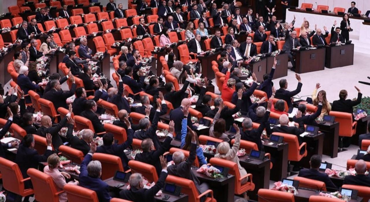 "Mülakat" önerisi AK Parti ve MHP'nin oylarıyla reddedildi