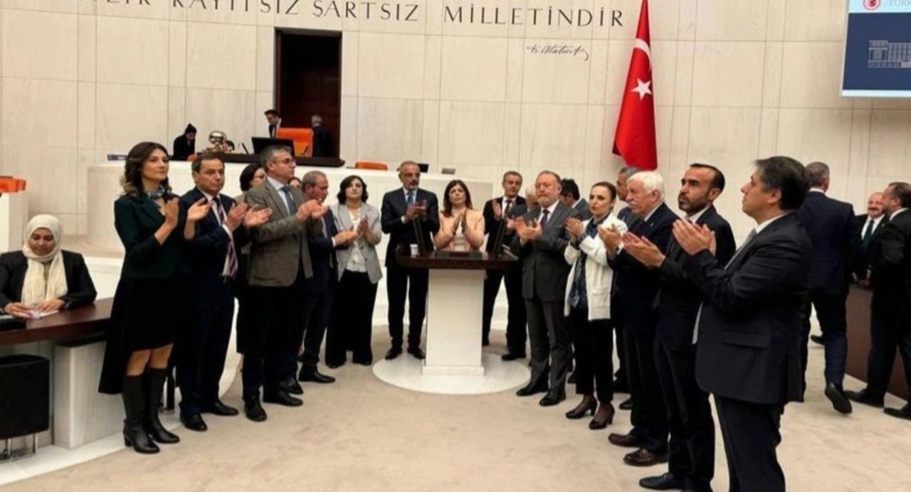 Şanlıurfa Milletvekilleri de Aralarında! TBMM’de kürsü işgali