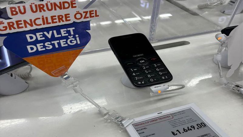 Devlet destekli tuşlu telefon sosyal medyayı salladı