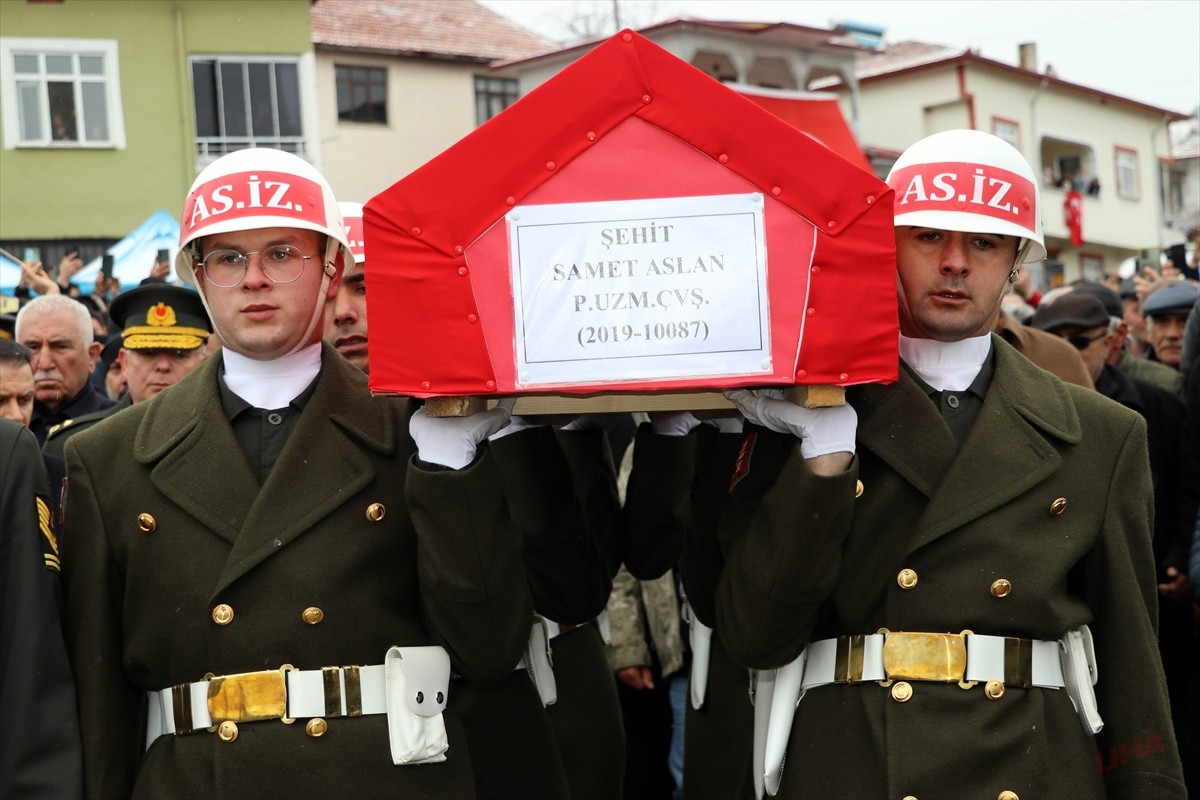 AMASYA - Şehit Piyade Uzman Çavuş Samet Aslan, Amasya'da son yolculuğuna uğurlandı