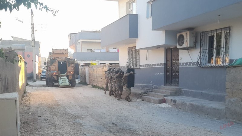 Şanlıurfa'da silah kaçakçılarına şafak operasyonu! Çok sayıda gözaltı