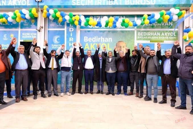 DEVA Partisi'nden istifa eden 50 kişi AK Parti'ye katıldı