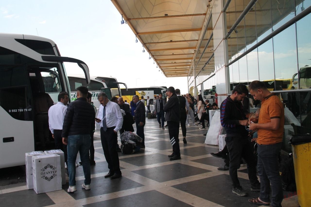 Şanlıurfa otogarında seçim hareketliliği