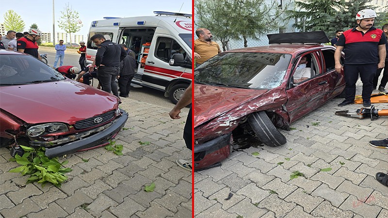 Şanlıurfa'da feci kaza! Araç içinde sıkışan sürücüyü itfaiye ekipleri kurtardı