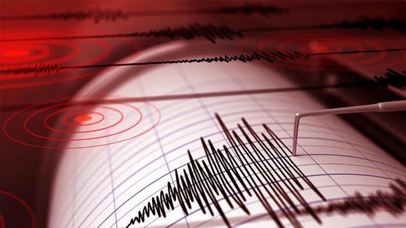 Korkutan deprem: 6 kilometrede şiddetli sallandı!