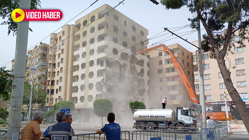 Şanlıurfa’nın "kalbi"nde belirsizlik son buldu! Gündemden düşmeyen bina yıkılıyor