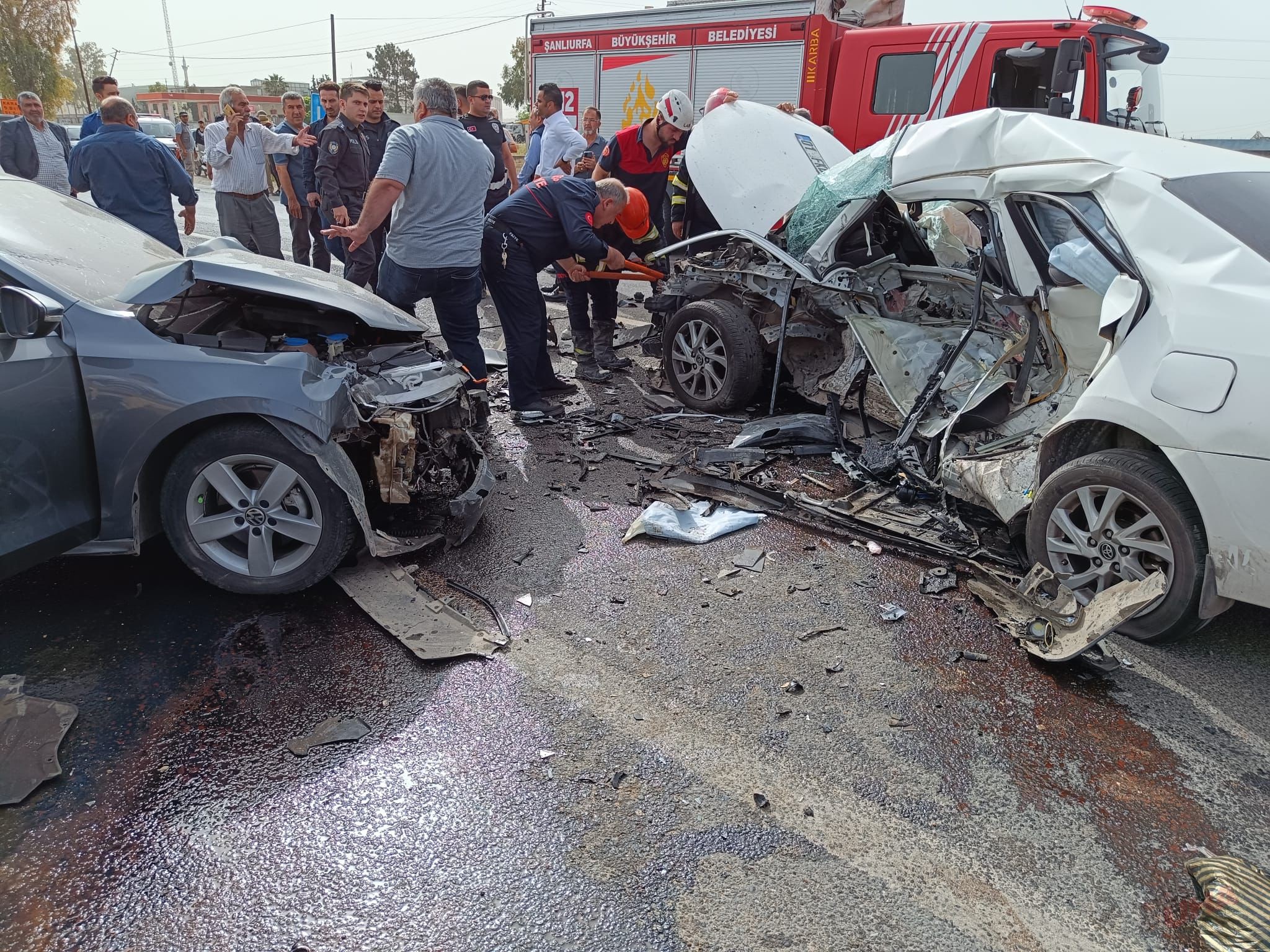 Şanlıurfa'da araçlar hurdaya döndü! 1'i doktor 7 yaralı