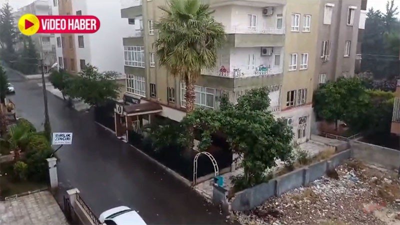 Bir anda bastırdı! Şanlıurfa'da sağanak ve dolu etkili oldu