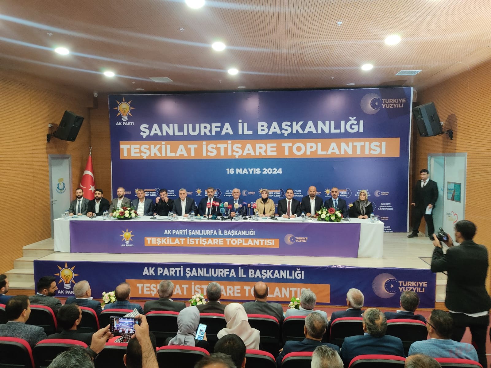 AK Parti Genel Başkan Yardımcısı Yılmaz Şanlıurfa’da konuştu! “Rekabet süreci ufak tefek itilmelere sebep olmuştur”