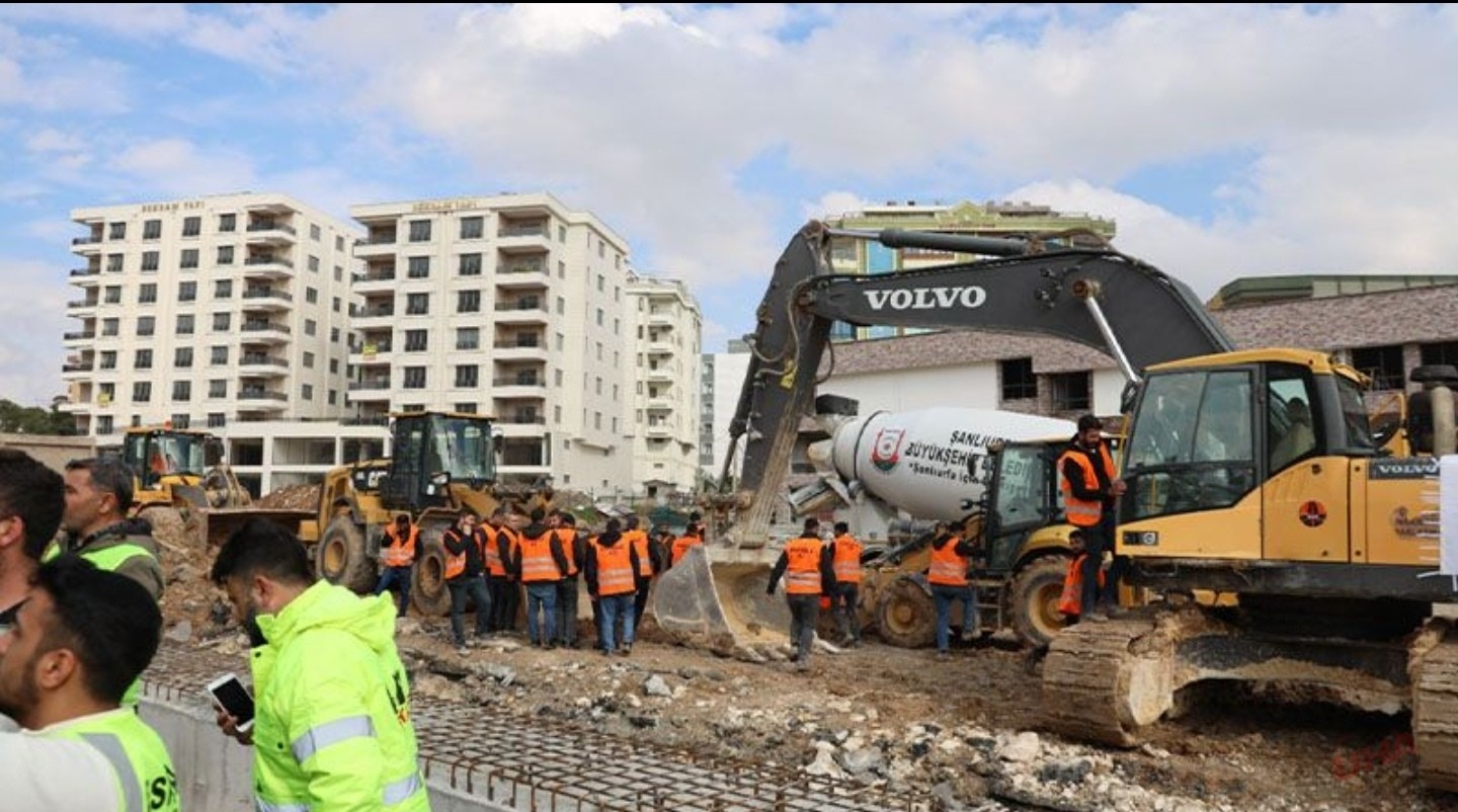 Şanlıurfa'da Balıkayağı Bulvarı'nda yol çöktü!