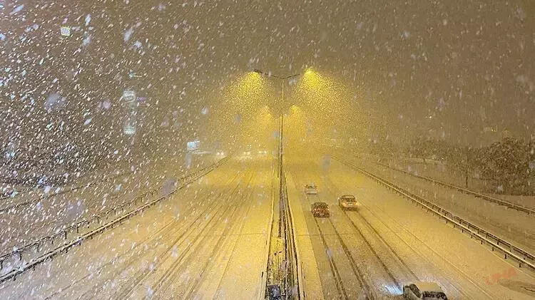 Lapa lapa kar yağdı! Haziran bitti, kar yağışı bitmedi! Meteoroloji 14 il için alarm verdi