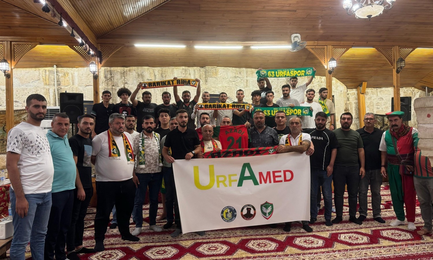 Şanlıurfaspor ve Amedspor taraftarları Şanlıurfa’da araya geldi