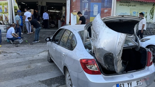 Şanlıurfa'da kontrolden çıkan otomobil markete girdi